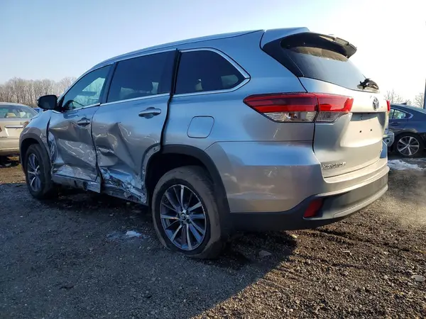 5TDJZRFH8HS385263 2017 TOYOTA HIGHLANDER - Image 2