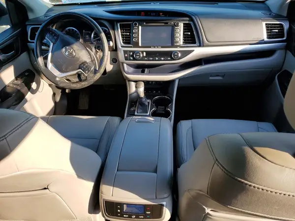 5TDJZRFH8HS385263 2017 TOYOTA HIGHLANDER - Image 8