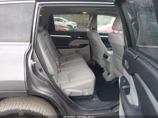 5TDJZRFH8HS385554 2017 TOYOTA HIGHLANDER - Image 8