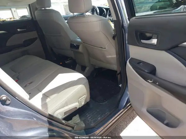 5TDJZRFH8HS387305 2017 TOYOTA HIGHLANDER - Image 8