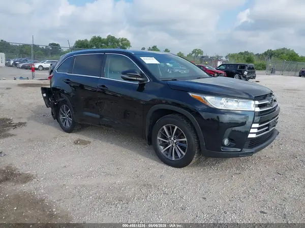 5TDJZRFH8HS389961 2017 TOYOTA HIGHLANDER - Image 1
