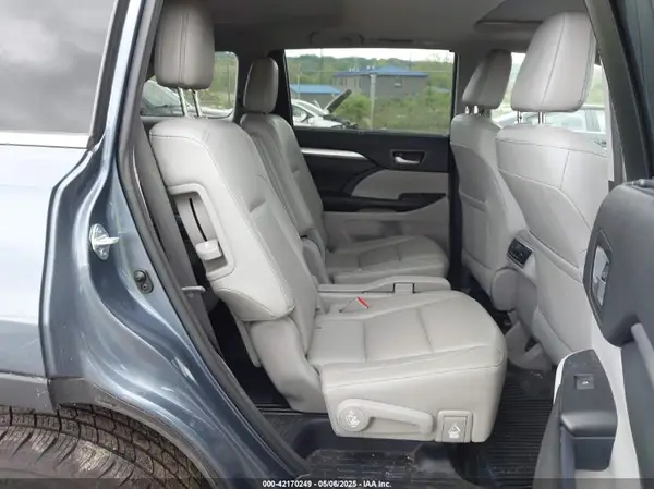 5TDJZRFH8HS391841 2017 TOYOTA HIGHLANDER - Image 8