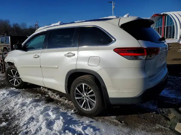 5TDJZRFH8HS394108 2017 TOYOTA HIGHLANDER - Image 2