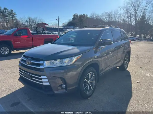 5TDJZRFH8HS396120 2017 TOYOTA HIGHLANDER - Image 2