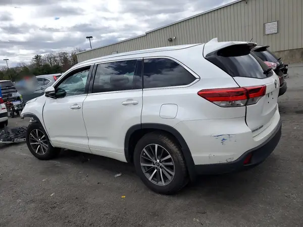 5TDJZRFH8HS399471 2017 TOYOTA HIGHLANDER - Image 2
