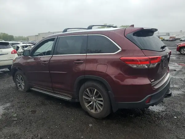 5TDJZRFH8HS401915 2017 TOYOTA HIGHLANDER - Image 2