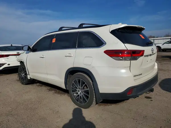 5TDJZRFH8HS409335 2017 TOYOTA HIGHLANDER - Image 2