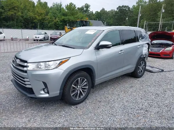 5TDJZRFH8HS410467 2017 TOYOTA HIGHLANDER - Image 2