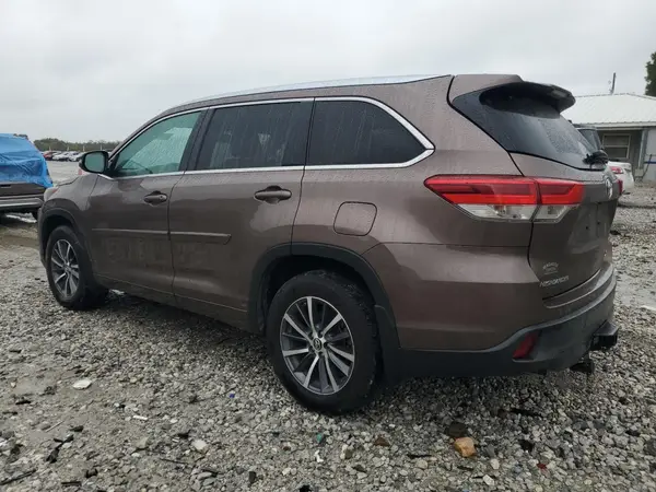 5TDJZRFH8HS412753 2017 TOYOTA HIGHLANDER - Image 2