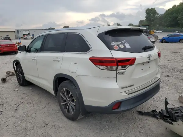 5TDJZRFH8HS419833 2017 TOYOTA HIGHLANDER - Image 2