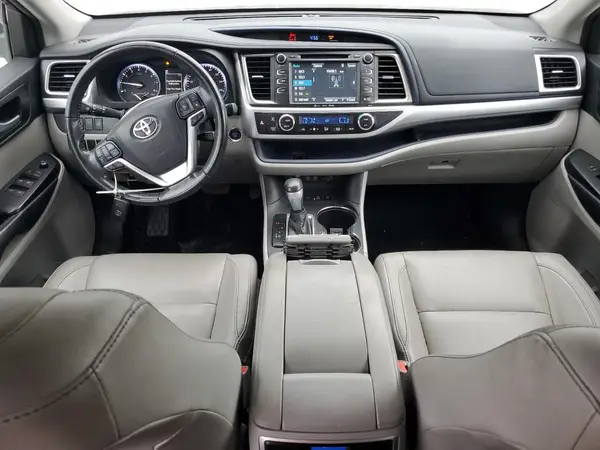 5TDJZRFH8HS419833 2017 TOYOTA HIGHLANDER - Image 8