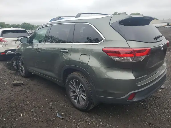 5TDJZRFH8HS421579 2017 TOYOTA HIGHLANDER - Image 2