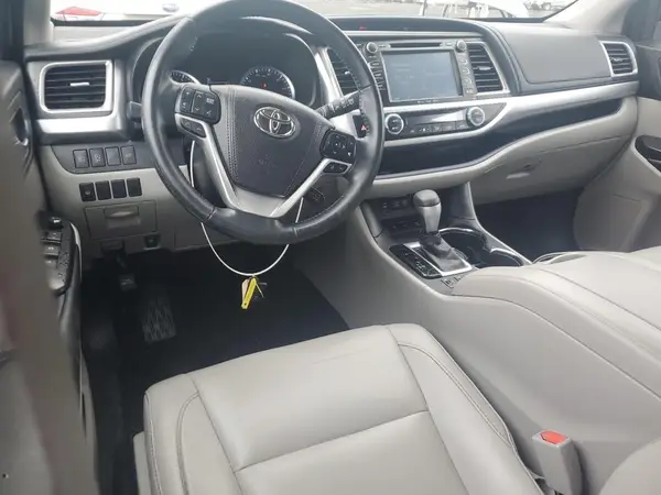 5TDJZRFH8HS421579 2017 TOYOTA HIGHLANDER - Image 8