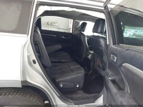5TDJZRFH8HS422165 2017 TOYOTA HIGHLANDER - Image 8