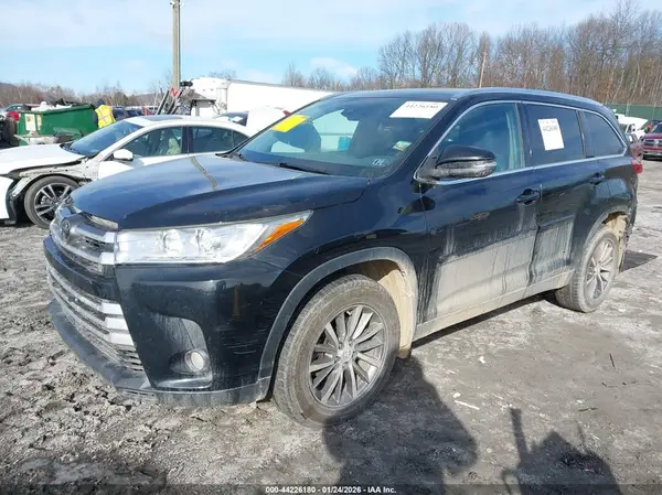 5TDJZRFH8HS422800 2017 TOYOTA HIGHLANDER - Image 2