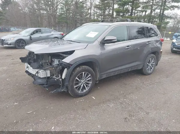 5TDJZRFH8HS425194 2017 TOYOTA HIGHLANDER - Image 2