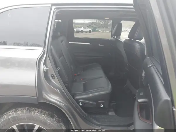 5TDJZRFH8HS425194 2017 TOYOTA HIGHLANDER - Image 8