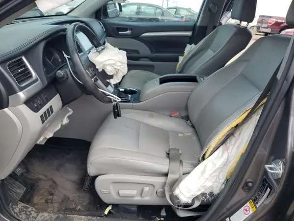 2017 TOYOTA HIGHLANDER auction photo 7