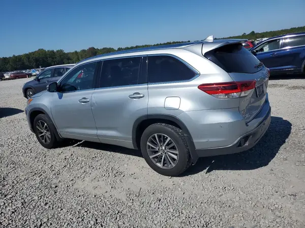 5TDJZRFH8HS426104 2017 TOYOTA HIGHLANDER - Image 2