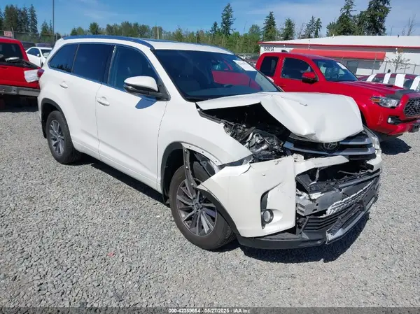 5TDJZRFH8HS427544 2017 TOYOTA HIGHLANDER - Image 1