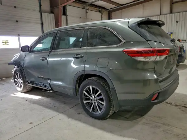 5TDJZRFH8HS429035 2017 TOYOTA HIGHLANDER - Image 2
