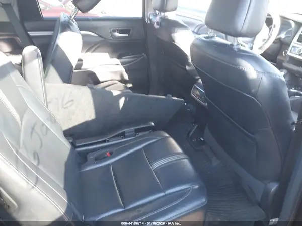 5TDJZRFH8HS432162 2017 TOYOTA HIGHLANDER - Image 8
