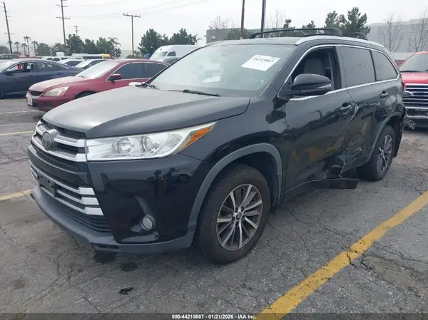 5TDJZRFH8HS434803 2017 TOYOTA HIGHLANDER - Image 2