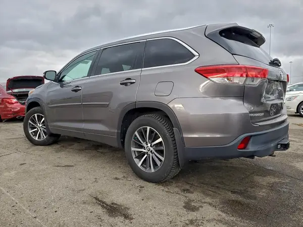 5TDJZRFH8HS437409 2017 TOYOTA HIGHLANDER - Image 2