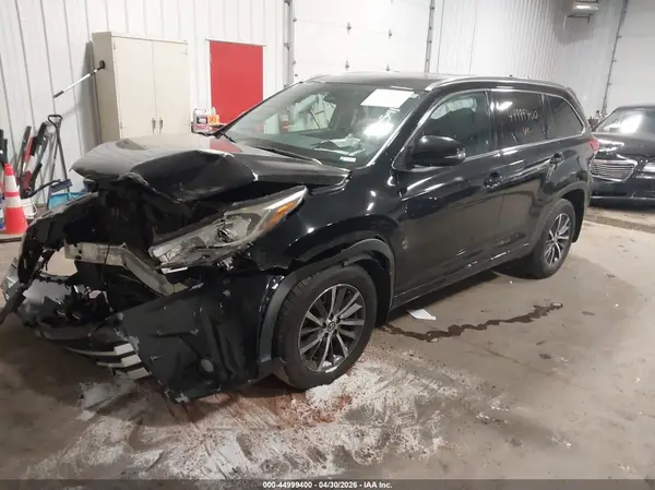 5TDJZRFH8HS437927 2017 TOYOTA HIGHLANDER - Image 2