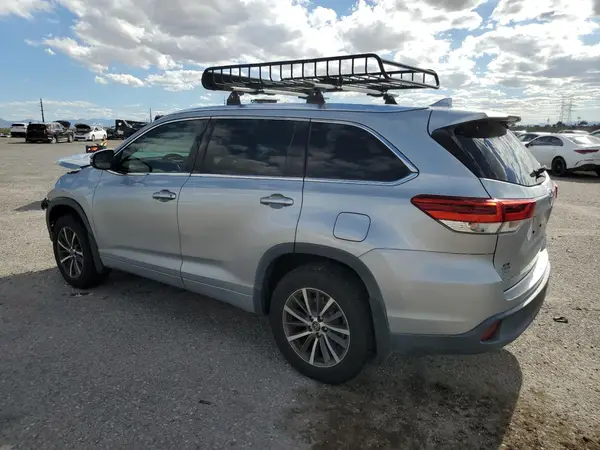 5TDJZRFH8HS440133 2017 TOYOTA HIGHLANDER - Image 2
