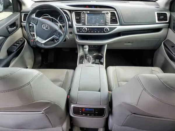 5TDJZRFH8HS440133 2017 TOYOTA HIGHLANDER - Image 8