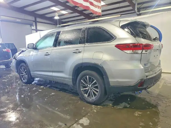 5TDJZRFH8HS441430 2017 TOYOTA HIGHLANDER - Image 2