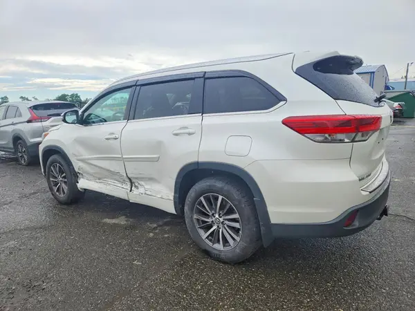 5TDJZRFH8HS443730 2017 TOYOTA HIGHLANDER - Image 2