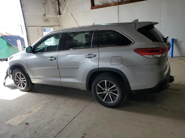 5TDJZRFH8HS443954 2017 TOYOTA HIGHLANDER - Image 2