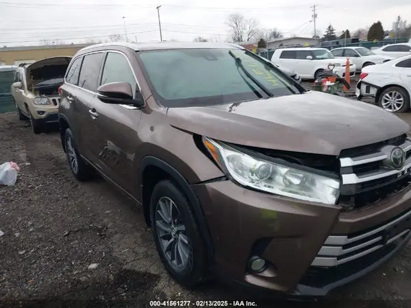5TDJZRFH8HS445235 2017 TOYOTA HIGHLANDER - Image 1