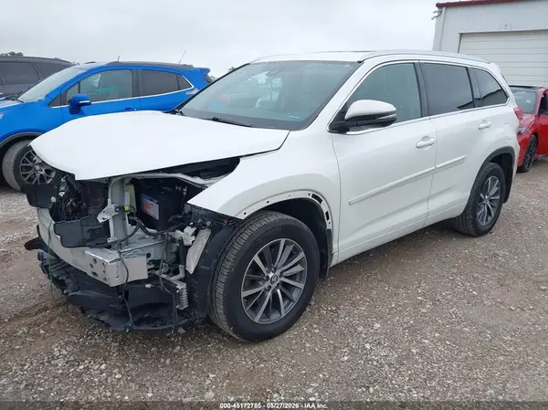 5TDJZRFH8HS448992 2017 TOYOTA HIGHLANDER - Image 2