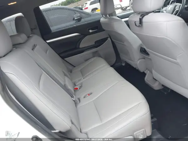 5TDJZRFH8HS448992 2017 TOYOTA HIGHLANDER - Image 8