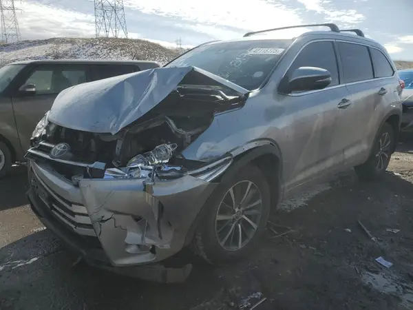 5TDJZRFH8HS450063 2017 TOYOTA HIGHLANDER - Image 1