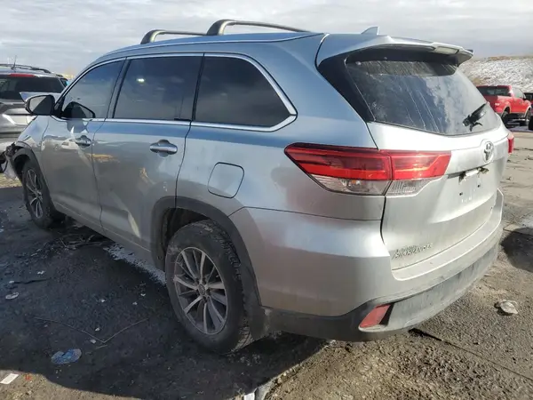 5TDJZRFH8HS450063 2017 TOYOTA HIGHLANDER - Image 2