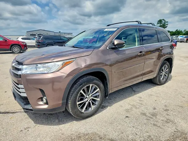5TDJZRFH8HS450743 2017 TOYOTA HIGHLANDER - Image 1