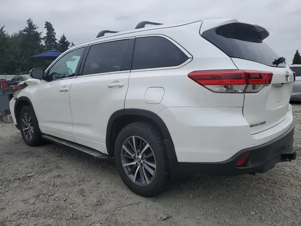 5TDJZRFH8HS453027 2017 TOYOTA HIGHLANDER - Image 2