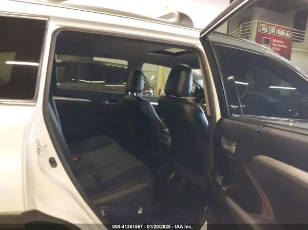 5TDJZRFH8HS457014 2017 TOYOTA HIGHLANDER - Image 8