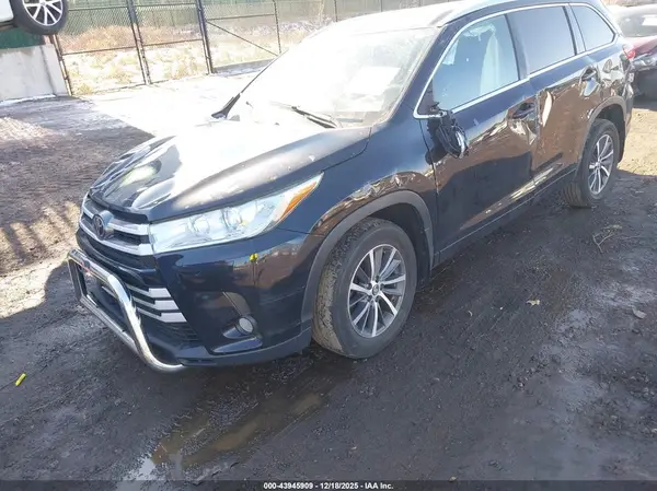 5TDJZRFH8HS457899 2017 TOYOTA HIGHLANDER - Image 2
