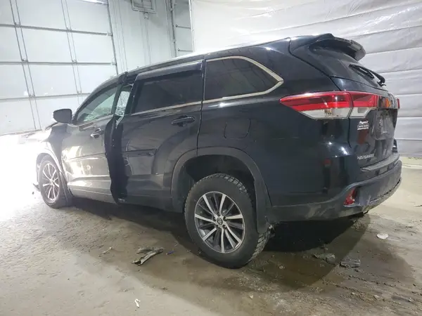5TDJZRFH8HS463850 2017 TOYOTA HIGHLANDER - Image 2