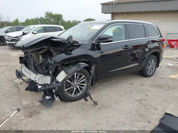 5TDJZRFH8HS465162 2017 TOYOTA HIGHLANDER - Image 2