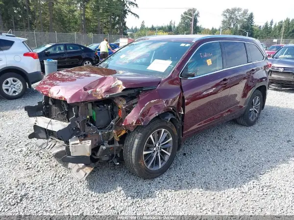 5TDJZRFH8HS465789 2017 TOYOTA HIGHLANDER - Image 2