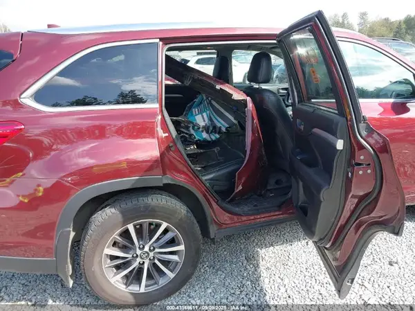 5TDJZRFH8HS465789 2017 TOYOTA HIGHLANDER - Image 8