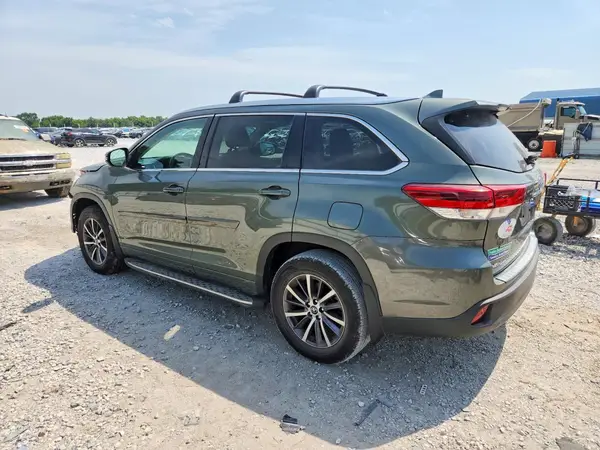 5TDJZRFH8HS466330 2017 TOYOTA HIGHLANDER - Image 2