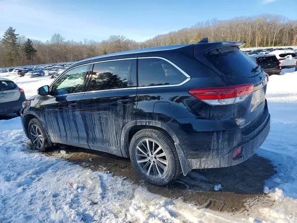 5TDJZRFH8HS466991 2017 TOYOTA HIGHLANDER - Image 2