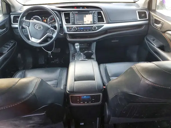 5TDJZRFH8HS466991 2017 TOYOTA HIGHLANDER - Image 8